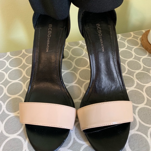BCBGeneration, Black and Nude Stilettos S-8 1/2M - Picture 2 of 8